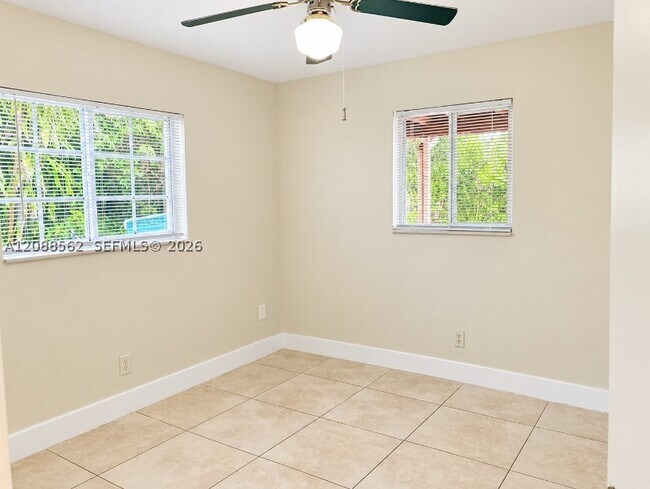 Building Photo - 320 NW 93rd Ave