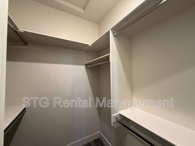 Building Photo - 1010 S 4380 W