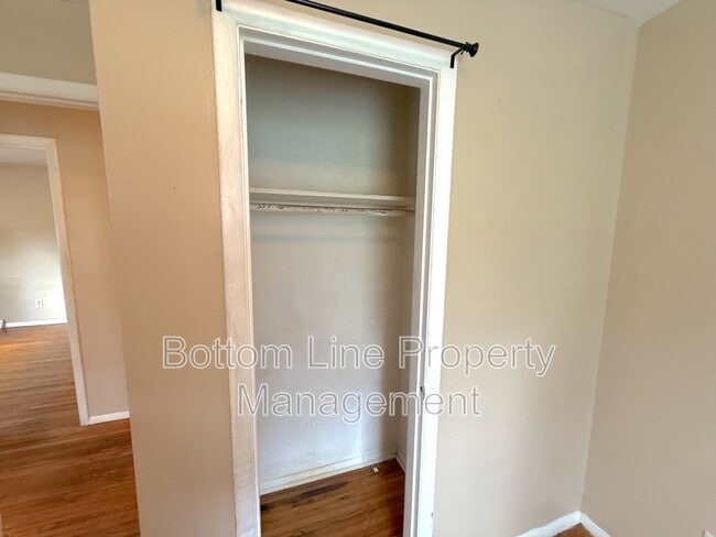 Building Photo - 3432 Sargeant Dr