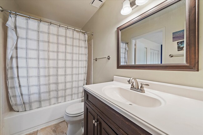 Building Photo - 4029 Crockers Lake Blvd