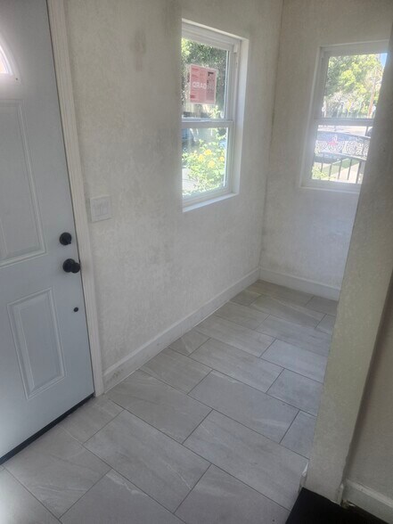 Building Photo - 7216 Waring Ave