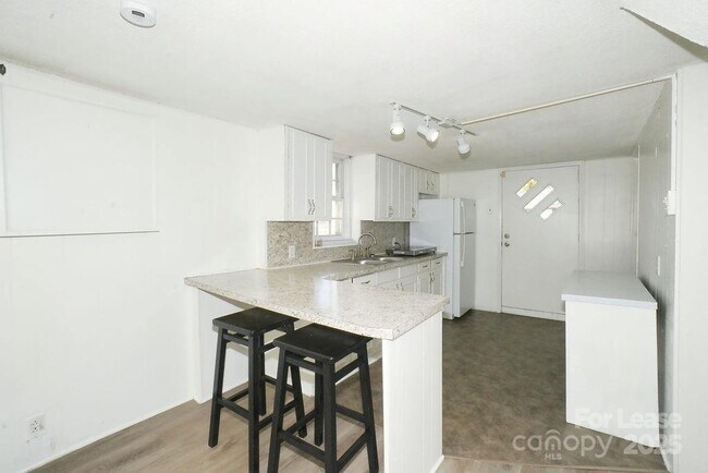 Building Photo - 1632 Kimberly Dr