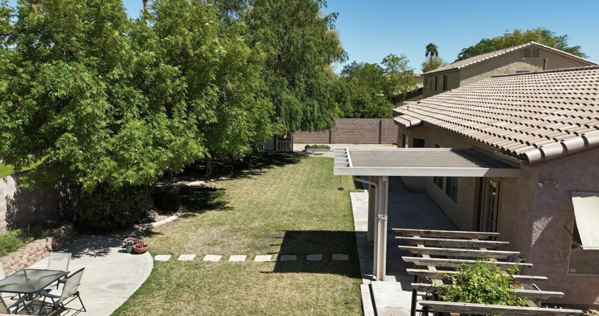 Building Photo - 1062 E Canyon Way