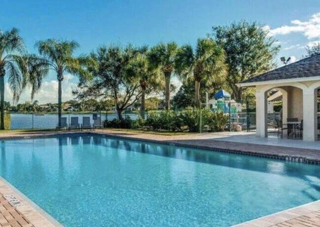 Walking distance to clubhouse pool - 1610 Yachtman Pl