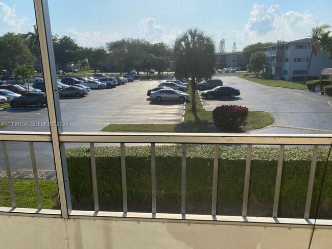 Building Photo - 1001 Hillcrest Ct