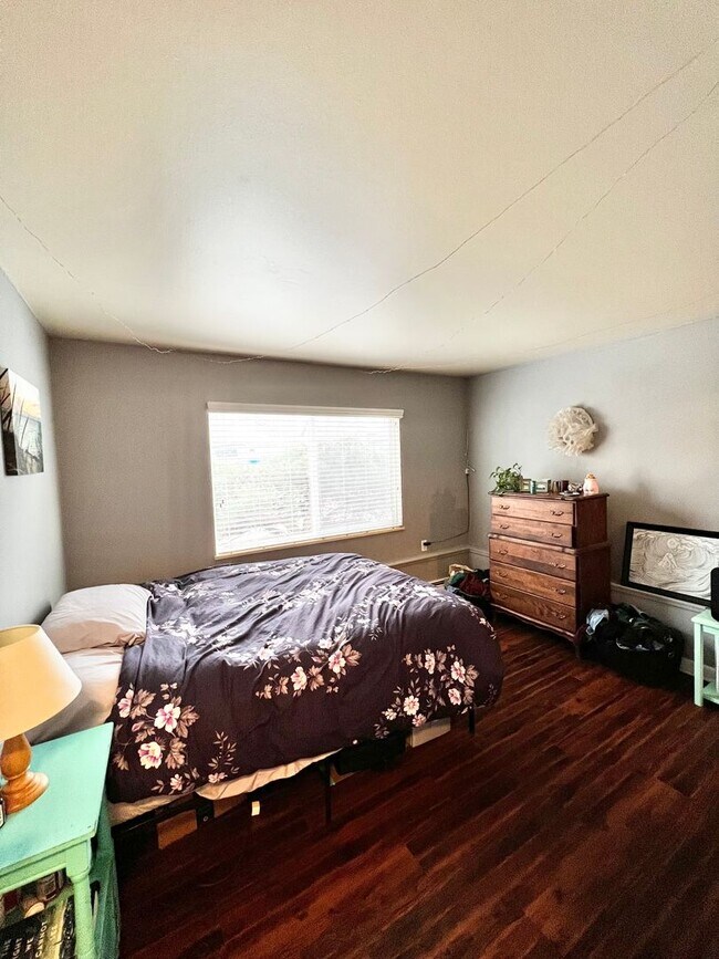 Building Photo - Locust312 (CW-KS)