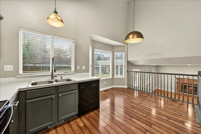 Building Photo - Comfortable Living in a Prime Central Boise Location