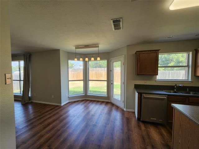 Building Photo - 1225 Lake Haven Dr