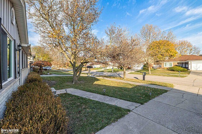 Building Photo - 3043 Heritage Dr