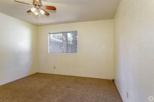 Building Photo - Spacious 4 Bedroom Townhomes in Chico – $1...