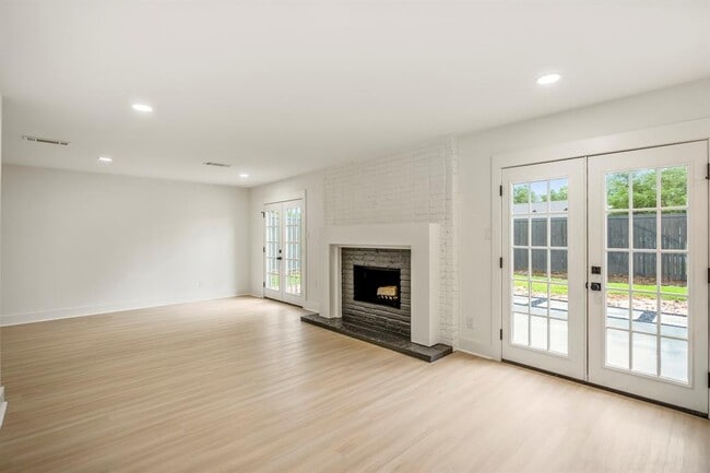 Building Photo - 17 Dowlen Pl