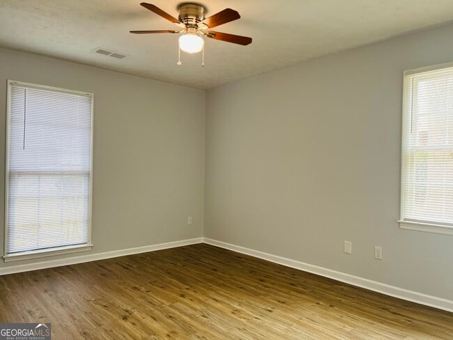 Building Photo - 104 Peachtree Ct