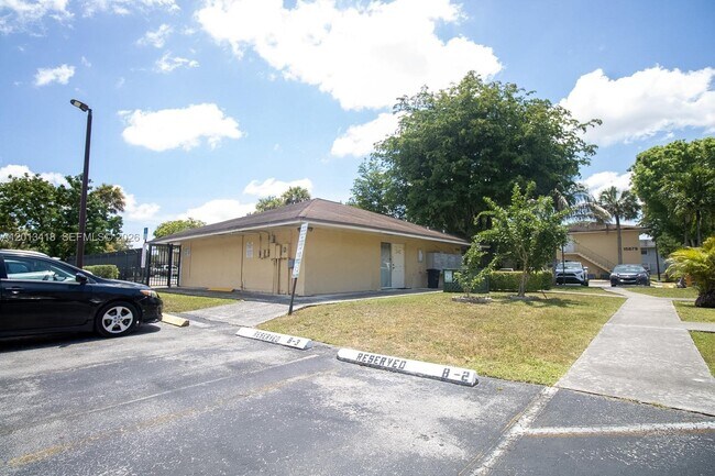 Building Photo - 15629 SW 73rd St