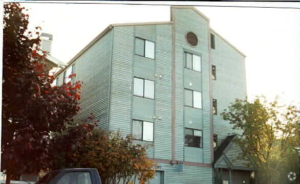 Building Photo - Oak Tree Apartments