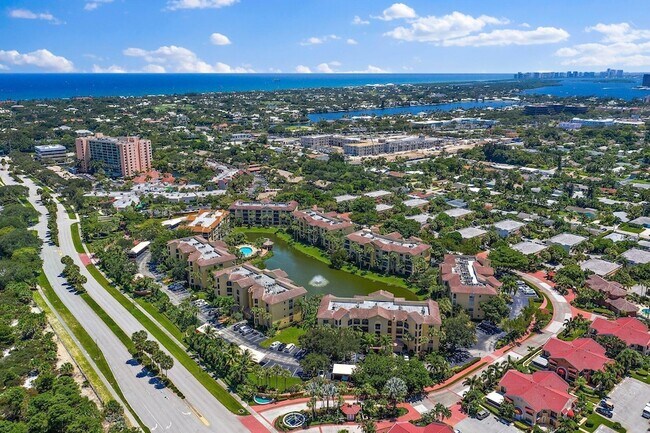 Building Photo - 700 Uno Lago Dr