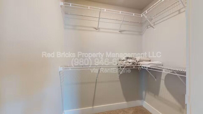 Building Photo - 4122 Salient St