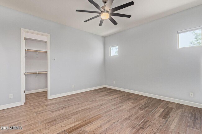 Building Photo - 2072 E Lantana Dr