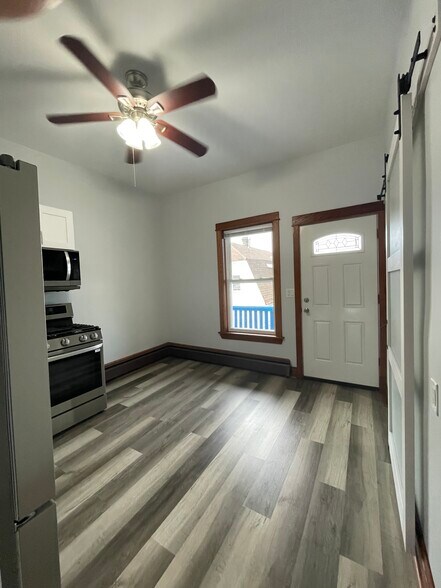 Building Photo - 3422 W McLean Ave
