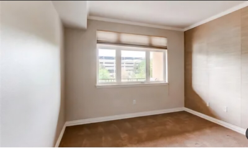 Building Photo - 2700 E Cherry Creek S Dr