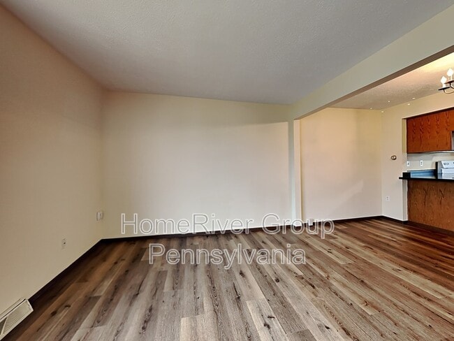 Building Photo - 331 Carters Grove Dr