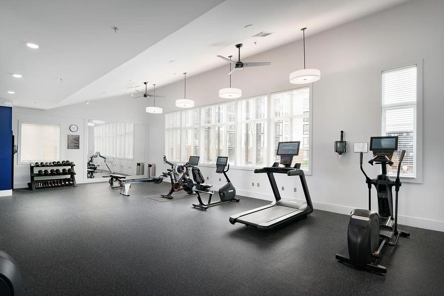 Fitness room - 200 Manufacturers Rd