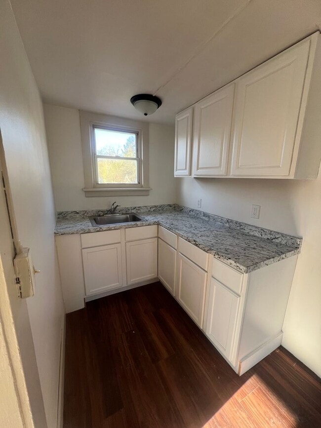 Building Photo - 2417 W Jolly Rd