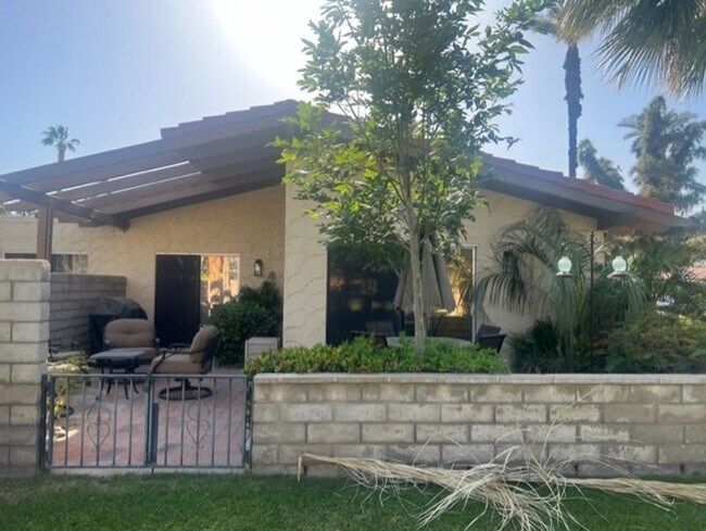 Building Photo - 3 Bed / 2 Bath House at INDIAN PALMS CC** ...
