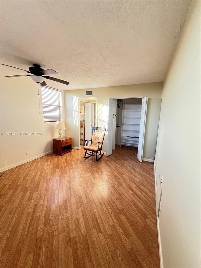 Building Photo - 2851 Somerset Dr