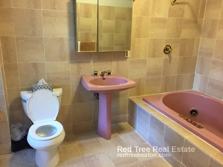 Building Photo - 429 Marlborough St