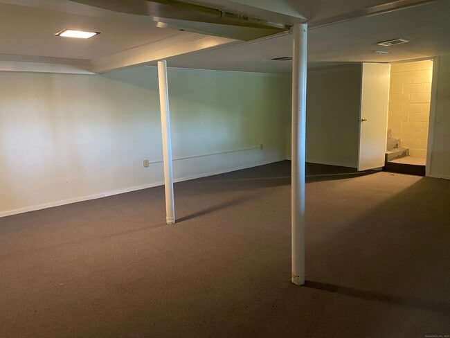 Building Photo - 85 Valley Rd