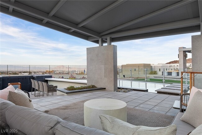 Building Photo - 2240 Sky Pointe Ridge Dr
