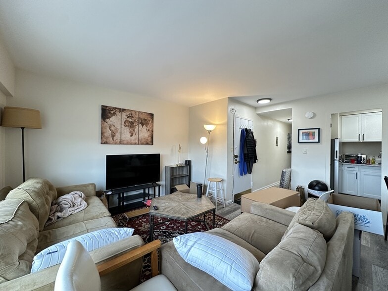 Building Photo - 1400 Chicago Ave