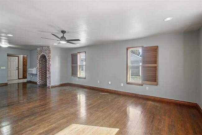 Building Photo - 10516 NW 16th St