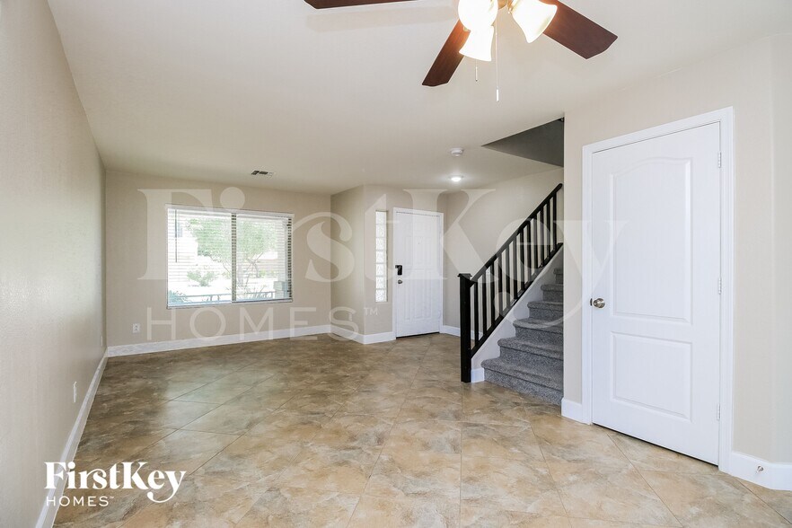 Building Photo - 29110 N Rosewood Dr