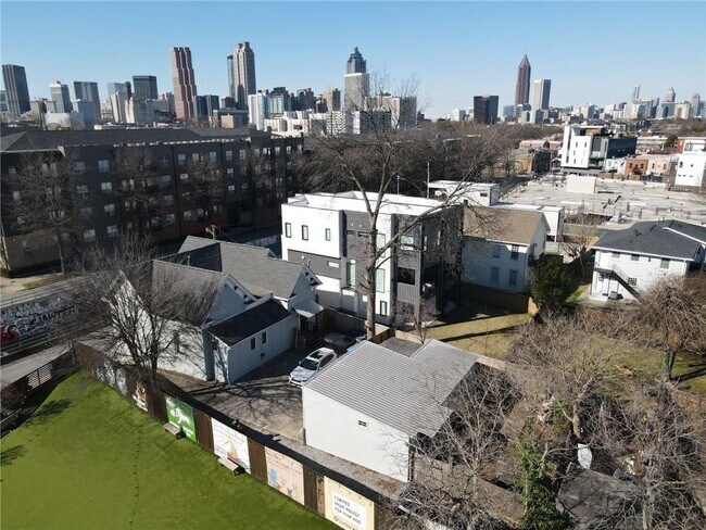 Building Photo - 74 Boulevard SE