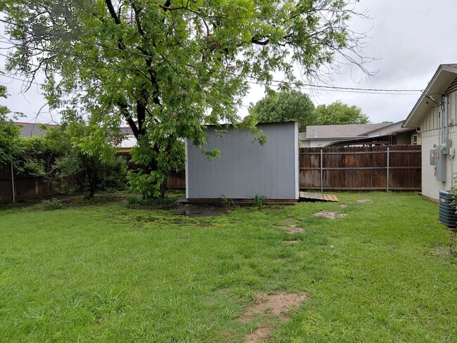 Building Photo - Adorable 3/2 with Garage Parking + Large backyard and gazebo!!