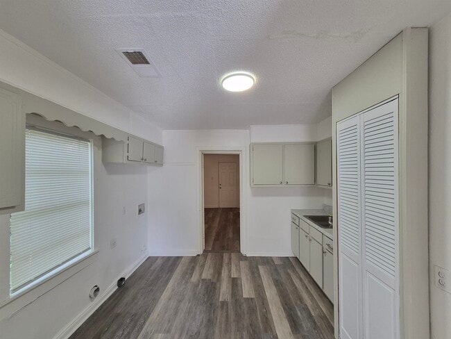 Building Photo - 2100 Riverside Blvd