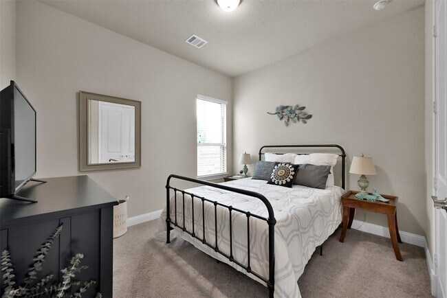 Building Photo - 4205 Grand Oaks Wind