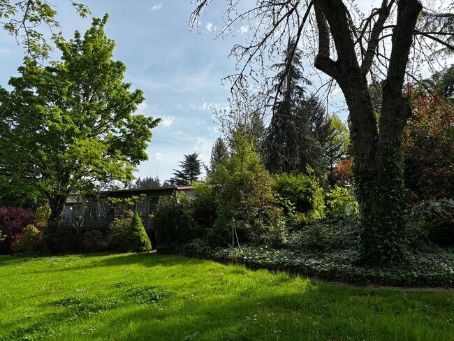Building Photo - Rare 3-Acre 3BR Home in South Salem – Shops, Workspace & Greenhouses