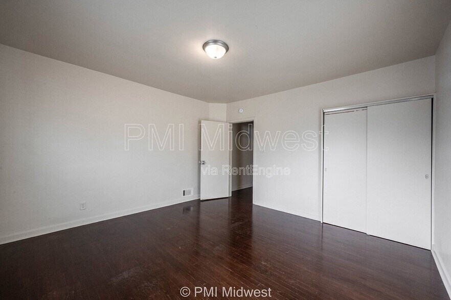 Building Photo - 264 N Holmes Ave