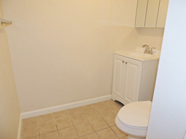 Building Photo - 3 Bed - 1.5 Bath Bungalow for Rent in Eastlake | Enchanting!