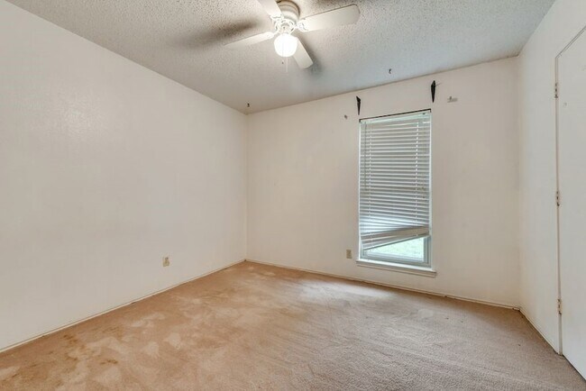 Building Photo - 3702 Lofland Ln