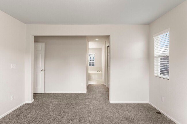 Building Photo - 815 Fire Rock Pl