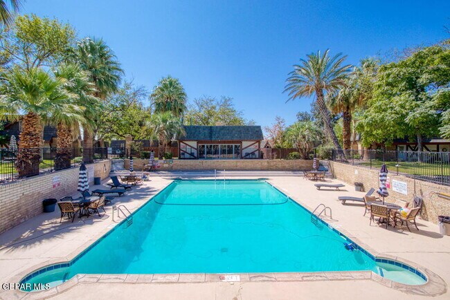 Building Photo - 350 Thunderbird Dr