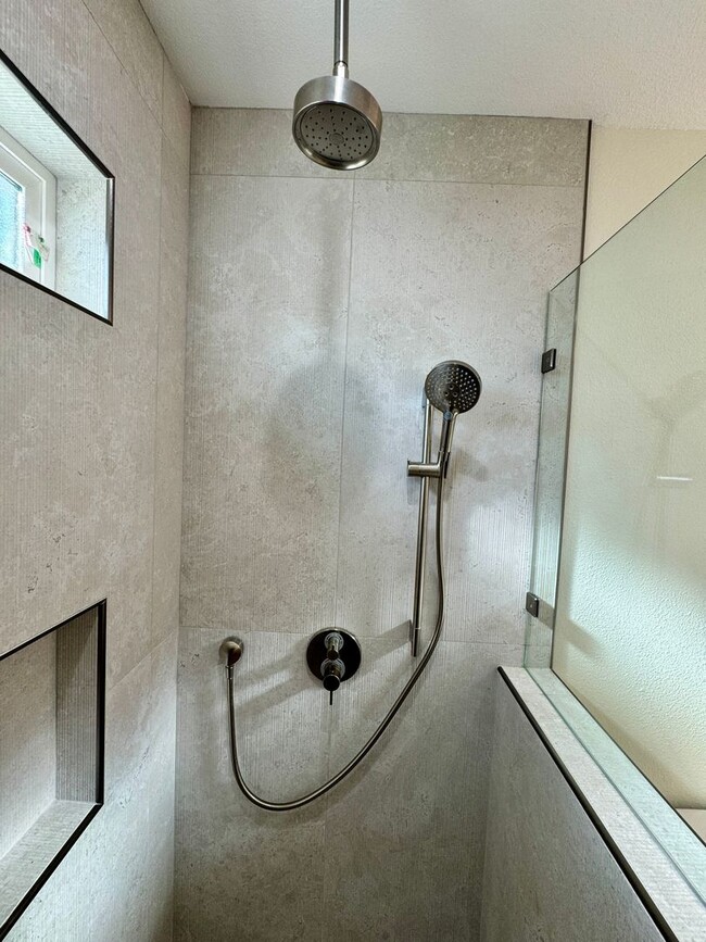 Building Photo - Beautifully Built 2-bedroom, 1.5-bath ADU ...