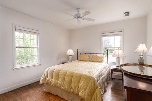 Building Photo - 65 Clarendon Ave