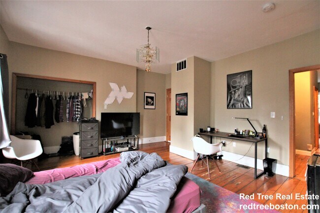 Building Photo - 8 Sewall St