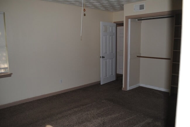 Building Photo - 623 Laurel St