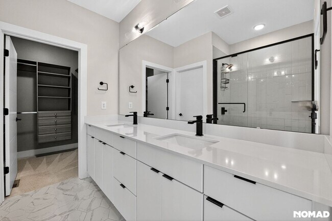 Building Photo - 215 Freeland Ln