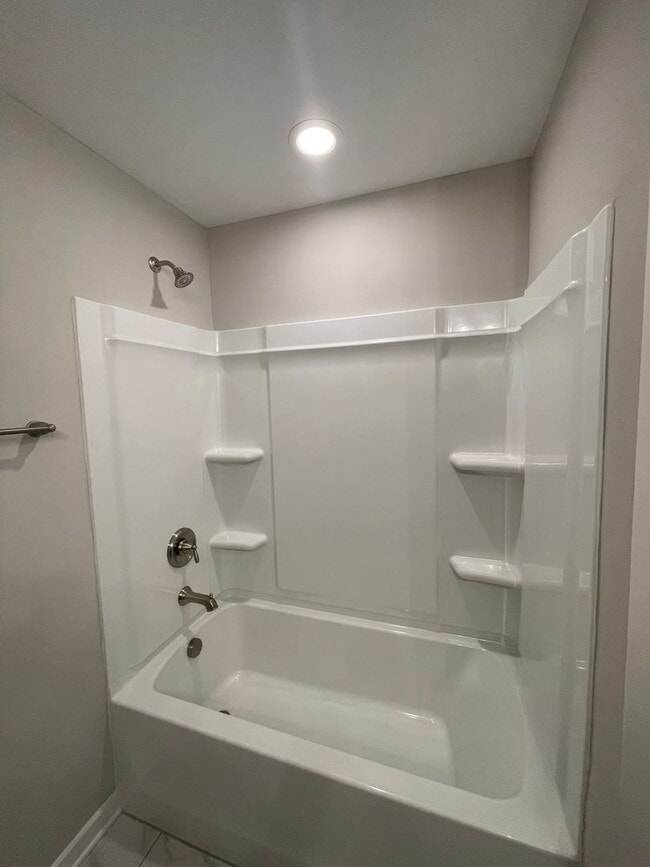 Building Photo - Beautiful Townhome located in Pineville, NC